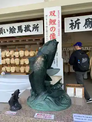 廣島護國神社の{uncategorized: "未分類", other: "その他", undefined: "問題あり", building: "その他建物", grave: "お墓", sacred_gate: "鳥居", guardian: "狛犬", statue: "像", buddha: "仏像", history: "歴史", nature: "自然", garden: "庭園", animal: "動物", pagoda: "塔", temizu: "手水舎", mountain_gate: "山門・神門", sanctuary: "本殿・本堂", subordinate: "末社・摂社", art: "芸術", scenery: "景色", jizo: "地蔵", ema: "絵馬", goshuin: "御朱印", omikuji: "おみくじ", items: "授与品その他", amulet: "お守り", goshuincho: "御朱印帳", eats: "食事", festival: "お祭り", votive_dance: "神楽", shichigosan: "七五三参", wedding: "結婚式", experience: "体験その他", initially: "初詣", around: "周辺", anti_infection: "感染症対策"}
