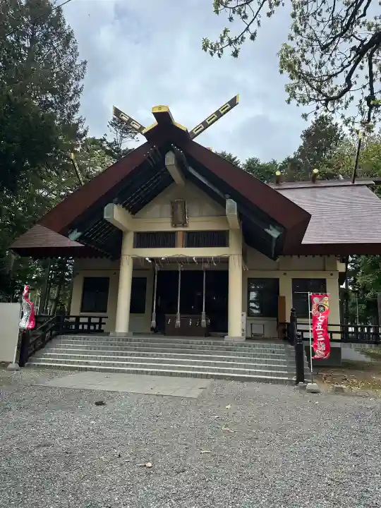 豊栄神社の{uncategorized: "未分類", other: "その他", undefined: "問題あり", building: "その他建物", grave: "お墓", sacred_gate: "鳥居", guardian: "狛犬", statue: "像", buddha: "仏像", history: "歴史", nature: "自然", garden: "庭園", animal: "動物", pagoda: "塔", temizu: "手水舎", mountain_gate: "山門・神門", sanctuary: "本殿・本堂", subordinate: "末社・摂社", art: "芸術", scenery: "景色", jizo: "地蔵", ema: "絵馬", goshuin: "御朱印", omikuji: "おみくじ", items: "授与品その他", amulet: "お守り", goshuincho: "御朱印帳", eats: "食事", festival: "お祭り", votive_dance: "神楽", shichigosan: "七五三参", wedding: "結婚式", experience: "体験その他", initially: "初詣", around: "周辺", anti_infection: "感染症対策"}