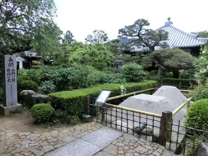 石光寺の庭園