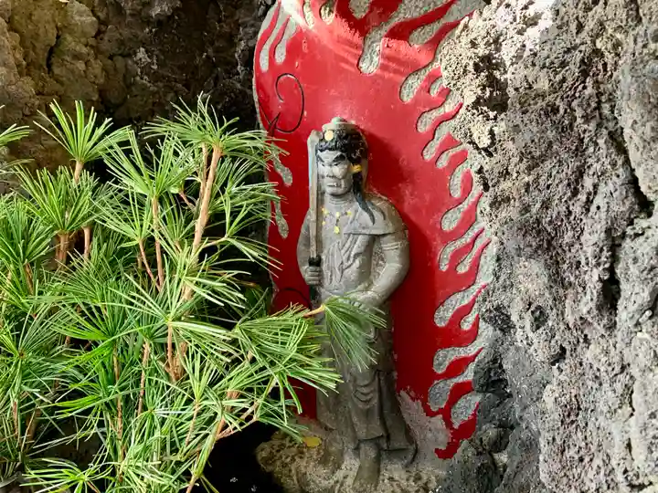 岩船不動明王の本殿・本堂