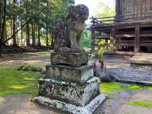 鳥海山大物忌神社蕨岡口ノ宮の狛犬