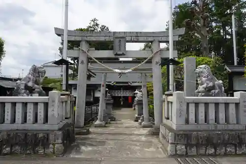 白蛇辨財天の鳥居