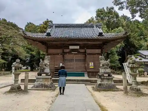 謁播神社の本殿・本堂