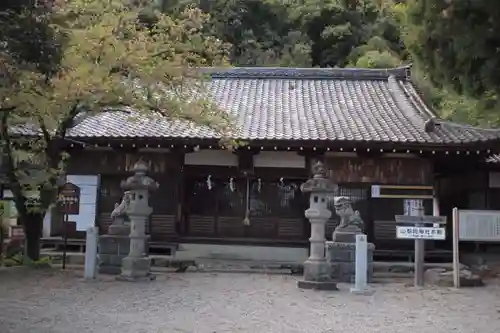 山梨岡神社の本殿