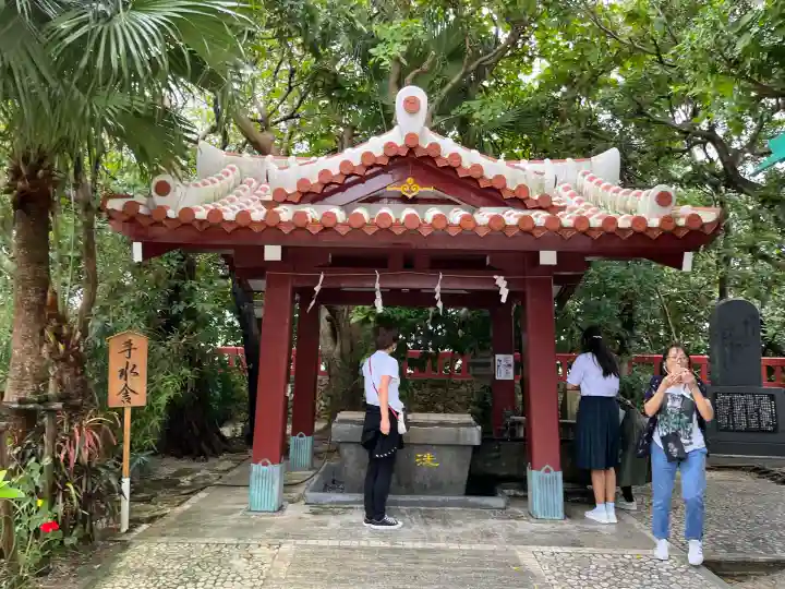 波上宮の{uncategorized: "未分類", other: "その他", undefined: "問題あり", building: "その他建物", grave: "お墓", sacred_gate: "鳥居", guardian: "狛犬", statue: "像", buddha: "仏像", history: "歴史", nature: "自然", garden: "庭園", animal: "動物", pagoda: "塔", temizu: "手水舎", mountain_gate: "山門・神門", sanctuary: "本殿・本堂", subordinate: "末社・摂社", art: "芸術", scenery: "景色", jizo: "地蔵", ema: "絵馬", goshuin: "御朱印", omikuji: "おみくじ", items: "授与品その他", amulet: "お守り", goshuincho: "御朱印帳", eats: "食事", festival: "お祭り", votive_dance: "神楽", shichigosan: "七五三参", wedding: "結婚式", experience: "体験その他", initially: "初詣", around: "周辺", anti_infection: "感染症対策"}