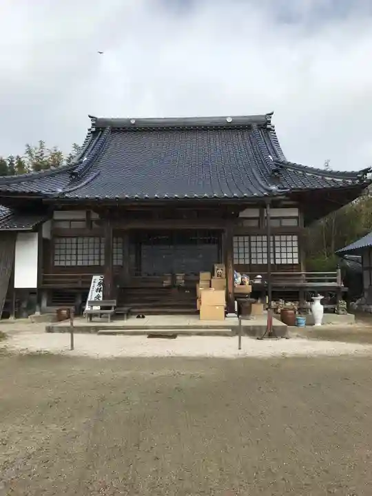 倉留寺の本殿・本堂