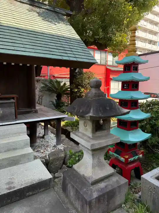 大島稲荷神社の{uncategorized: "未分類", other: "その他", undefined: "問題あり", building: "その他建物", grave: "お墓", sacred_gate: "鳥居", guardian: "狛犬", statue: "像", buddha: "仏像", history: "歴史", nature: "自然", garden: "庭園", animal: "動物", pagoda: "塔", temizu: "手水舎", mountain_gate: "山門・神門", sanctuary: "本殿・本堂", subordinate: "末社・摂社", art: "芸術", scenery: "景色", jizo: "地蔵", ema: "絵馬", goshuin: "御朱印", omikuji: "おみくじ", items: "授与品その他", amulet: "お守り", goshuincho: "御朱印帳", eats: "食事", festival: "お祭り", votive_dance: "神楽", shichigosan: "七五三参", wedding: "結婚式", experience: "体験その他", initially: "初詣", around: "周辺", anti_infection: "感染症対策"}