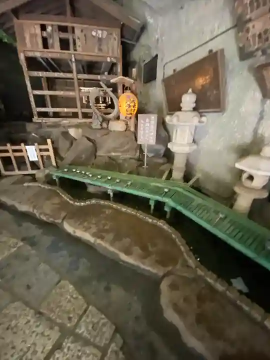 銭洗弁財天宇賀福神社(神奈川県)