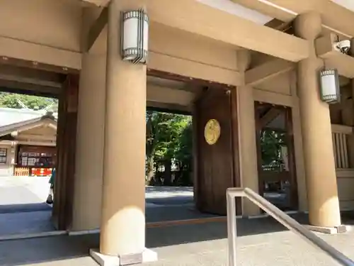 東郷神社の山門