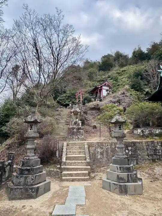 陶山神社の{uncategorized: "未分類", other: "その他", undefined: "問題あり", building: "その他建物", grave: "お墓", sacred_gate: "鳥居", guardian: "狛犬", statue: "像", buddha: "仏像", history: "歴史", nature: "自然", garden: "庭園", animal: "動物", pagoda: "塔", temizu: "手水舎", mountain_gate: "山門・神門", sanctuary: "本殿・本堂", subordinate: "末社・摂社", art: "芸術", scenery: "景色", jizo: "地蔵", ema: "絵馬", goshuin: "御朱印", omikuji: "おみくじ", items: "授与品その他", amulet: "お守り", goshuincho: "御朱印帳", eats: "食事", festival: "お祭り", votive_dance: "神楽", shichigosan: "七五三参", wedding: "結婚式", experience: "体験その他", initially: "初詣", around: "周辺", anti_infection: "感染症対策"}