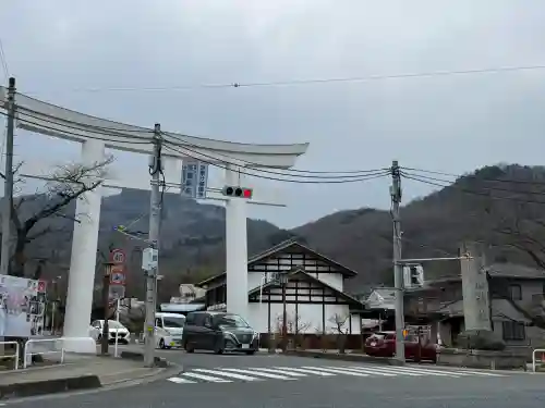 宝登山神社の{uncategorized: "未分類", other: "その他", undefined: "問題あり", building: "その他建物", grave: "お墓", sacred_gate: "鳥居", guardian: "狛犬", statue: "像", buddha: "仏像", history: "歴史", nature: "自然", garden: "庭園", animal: "動物", pagoda: "塔", temizu: "手水舎", mountain_gate: "山門・神門", sanctuary: "本殿・本堂", subordinate: "末社・摂社", art: "芸術", scenery: "景色", jizo: "地蔵", ema: "絵馬", goshuin: "御朱印", omikuji: "おみくじ", items: "授与品その他", amulet: "お守り", goshuincho: "御朱印帳", eats: "食事", festival: "お祭り", votive_dance: "神楽", shichigosan: "七五三参", wedding: "結婚式", experience: "体験その他", initially: "初詣", around: "周辺", anti_infection: "感染症対策"}
