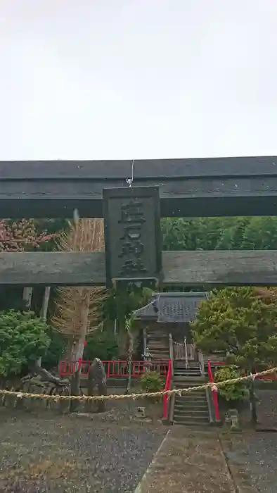 鹿石神社の建物その他