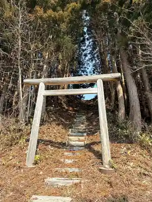 瓜谷神社の{uncategorized: "未分類", other: "その他", undefined: "問題あり", building: "その他建物", grave: "お墓", sacred_gate: "鳥居", guardian: "狛犬", statue: "像", buddha: "仏像", history: "歴史", nature: "自然", garden: "庭園", animal: "動物", pagoda: "塔", temizu: "手水舎", mountain_gate: "山門・神門", sanctuary: "本殿・本堂", subordinate: "末社・摂社", art: "芸術", scenery: "景色", jizo: "地蔵", ema: "絵馬", goshuin: "御朱印", omikuji: "おみくじ", items: "授与品その他", amulet: "お守り", goshuincho: "御朱印帳", eats: "食事", festival: "お祭り", votive_dance: "神楽", shichigosan: "七五三参", wedding: "結婚式", experience: "体験その他", initially: "初詣", around: "周辺", anti_infection: "感染症対策"}