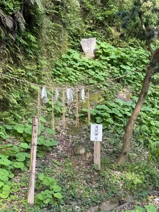 鵜羽神社の{uncategorized: "未分類", other: "その他", undefined: "問題あり", building: "その他建物", grave: "お墓", sacred_gate: "鳥居", guardian: "狛犬", statue: "像", buddha: "仏像", history: "歴史", nature: "自然", garden: "庭園", animal: "動物", pagoda: "塔", temizu: "手水舎", mountain_gate: "山門・神門", sanctuary: "本殿・本堂", subordinate: "末社・摂社", art: "芸術", scenery: "景色", jizo: "地蔵", ema: "絵馬", goshuin: "御朱印", omikuji: "おみくじ", items: "授与品その他", amulet: "お守り", goshuincho: "御朱印帳", eats: "食事", festival: "お祭り", votive_dance: "神楽", shichigosan: "七五三参", wedding: "結婚式", experience: "体験その他", initially: "初詣", around: "周辺", anti_infection: "感染症対策"}