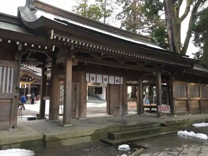 白山比咩神社の山門・神門