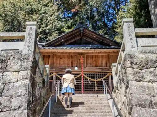 牛牧神社の本殿