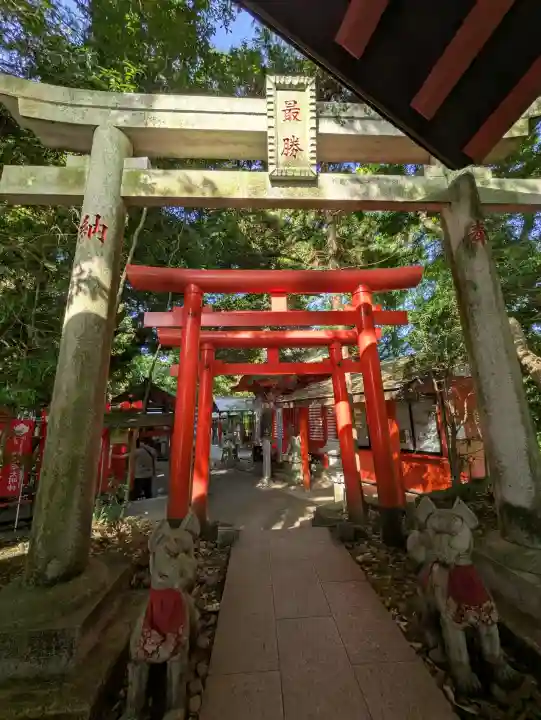 大杉神社 境内社 勝馬神社の{uncategorized: "未分類", other: "その他", undefined: "問題あり", building: "その他建物", grave: "お墓", sacred_gate: "鳥居", guardian: "狛犬", statue: "像", buddha: "仏像", history: "歴史", nature: "自然", garden: "庭園", animal: "動物", pagoda: "塔", temizu: "手水舎", mountain_gate: "山門・神門", sanctuary: "本殿・本堂", subordinate: "末社・摂社", art: "芸術", scenery: "景色", jizo: "地蔵", ema: "絵馬", goshuin: "御朱印", omikuji: "おみくじ", items: "授与品その他", amulet: "お守り", goshuincho: "御朱印帳", eats: "食事", festival: "お祭り", votive_dance: "神楽", shichigosan: "七五三参", wedding: "結婚式", experience: "体験その他", initially: "初詣", around: "周辺", anti_infection: "感染症対策"}