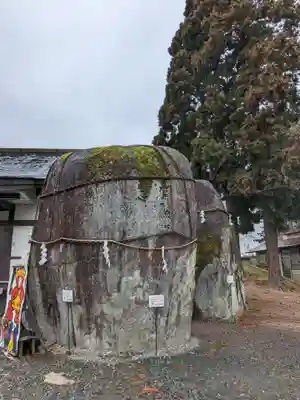 三ツ石神社(岩手県)