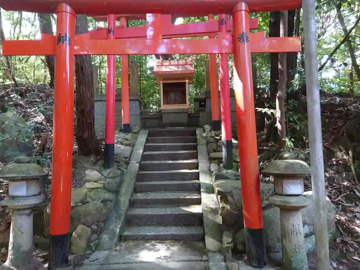 新屋坐天照御魂神社の末社・摂社