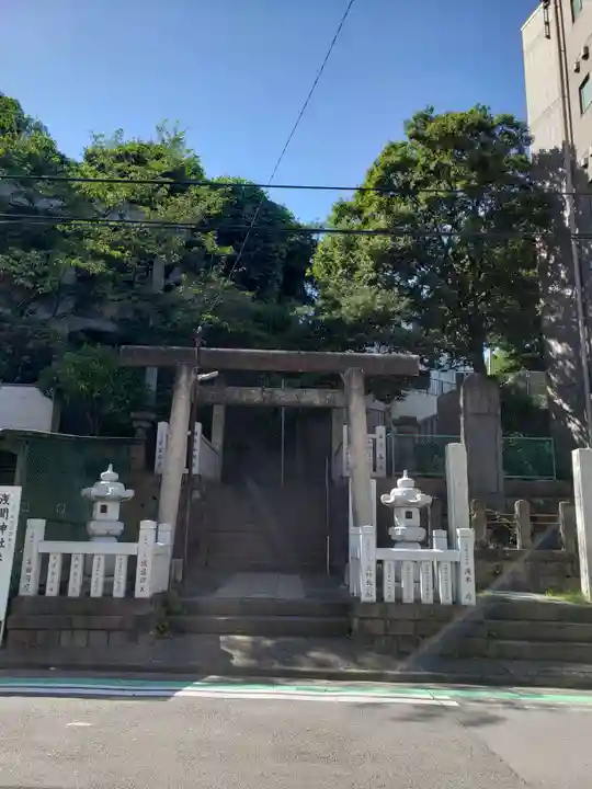(芝生)浅間神社の鳥居