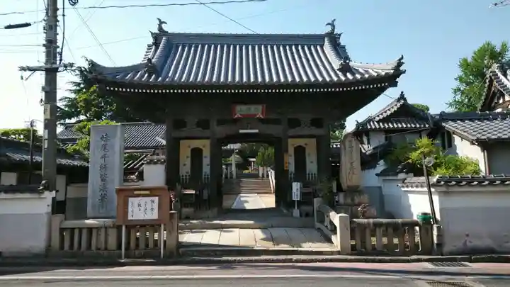 盛隆寺の山門・神門