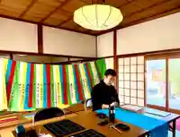 宮司が一つ一つ書き入れております。