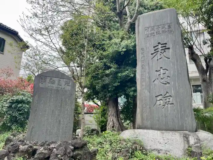 上高田氷川神社の{uncategorized: "未分類", other: "その他", undefined: "問題あり", building: "その他建物", grave: "お墓", sacred_gate: "鳥居", guardian: "狛犬", statue: "像", buddha: "仏像", history: "歴史", nature: "自然", garden: "庭園", animal: "動物", pagoda: "塔", temizu: "手水舎", mountain_gate: "山門・神門", sanctuary: "本殿・本堂", subordinate: "末社・摂社", art: "芸術", scenery: "景色", jizo: "地蔵", ema: "絵馬", goshuin: "御朱印", omikuji: "おみくじ", items: "授与品その他", amulet: "お守り", goshuincho: "御朱印帳", eats: "食事", festival: "お祭り", votive_dance: "神楽", shichigosan: "七五三参", wedding: "結婚式", experience: "体験その他", initially: "初詣", around: "周辺", anti_infection: "感染症対策"}