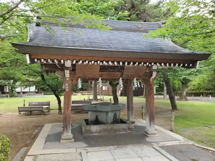 武田神社の手水舎