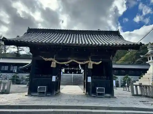 吉備津彦神社の山門