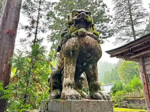 須波阿湏疑神社の狛犬