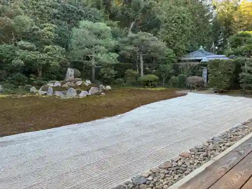 芬陀院の{uncategorized: "未分類", other: "その他", undefined: "問題あり", building: "その他建物", grave: "お墓", sacred_gate: "鳥居", guardian: "狛犬", statue: "像", buddha: "仏像", history: "歴史", nature: "自然", garden: "庭園", animal: "動物", pagoda: "塔", temizu: "手水舎", mountain_gate: "山門・神門", sanctuary: "本殿・本堂", subordinate: "末社・摂社", art: "芸術", scenery: "景色", jizo: "地蔵", ema: "絵馬", goshuin: "御朱印", omikuji: "おみくじ", items: "授与品その他", amulet: "お守り", goshuincho: "御朱印帳", eats: "食事", festival: "お祭り", votive_dance: "神楽", shichigosan: "七五三参", wedding: "結婚式", experience: "体験その他", initially: "初詣", around: "周辺", anti_infection: "感染症対策"}