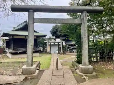 上高田氷川神社の{uncategorized: "未分類", other: "その他", undefined: "問題あり", building: "その他建物", grave: "お墓", sacred_gate: "鳥居", guardian: "狛犬", statue: "像", buddha: "仏像", history: "歴史", nature: "自然", garden: "庭園", animal: "動物", pagoda: "塔", temizu: "手水舎", mountain_gate: "山門・神門", sanctuary: "本殿・本堂", subordinate: "末社・摂社", art: "芸術", scenery: "景色", jizo: "地蔵", ema: "絵馬", goshuin: "御朱印", omikuji: "おみくじ", items: "授与品その他", amulet: "お守り", goshuincho: "御朱印帳", eats: "食事", festival: "お祭り", votive_dance: "神楽", shichigosan: "七五三参", wedding: "結婚式", experience: "体験その他", initially: "初詣", around: "周辺", anti_infection: "感染症対策"}