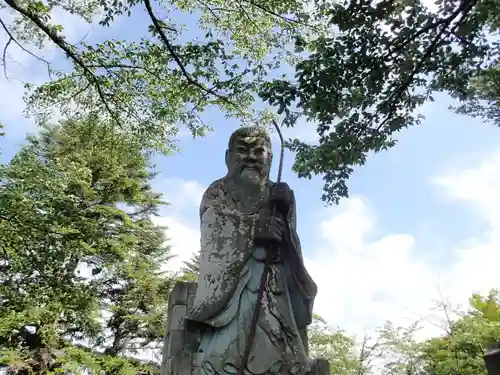 足羽神社の像