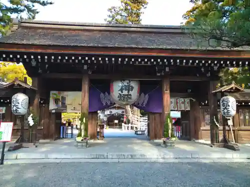 建部大社の山門・神門