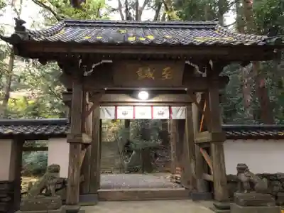 美奈宜神社の山門・神門