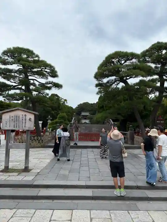 鶴岡八幡宮の{uncategorized: "未分類", other: "その他", undefined: "問題あり", building: "その他建物", grave: "お墓", sacred_gate: "鳥居", guardian: "狛犬", statue: "像", buddha: "仏像", history: "歴史", nature: "自然", garden: "庭園", animal: "動物", pagoda: "塔", temizu: "手水舎", mountain_gate: "山門・神門", sanctuary: "本殿・本堂", subordinate: "末社・摂社", art: "芸術", scenery: "景色", jizo: "地蔵", ema: "絵馬", goshuin: "御朱印", omikuji: "おみくじ", items: "授与品その他", amulet: "お守り", goshuincho: "御朱印帳", eats: "食事", festival: "お祭り", votive_dance: "神楽", shichigosan: "七五三参", wedding: "結婚式", experience: "体験その他", initially: "初詣", around: "周辺", anti_infection: "感染症対策"}