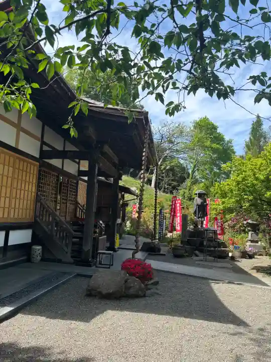 定泉寺の{uncategorized: "未分類", other: "その他", undefined: "問題あり", building: "その他建物", grave: "お墓", sacred_gate: "鳥居", guardian: "狛犬", statue: "像", buddha: "仏像", history: "歴史", nature: "自然", garden: "庭園", animal: "動物", pagoda: "塔", temizu: "手水舎", mountain_gate: "山門・神門", sanctuary: "本殿・本堂", subordinate: "末社・摂社", art: "芸術", scenery: "景色", jizo: "地蔵", ema: "絵馬", goshuin: "御朱印", omikuji: "おみくじ", items: "授与品その他", amulet: "お守り", goshuincho: "御朱印帳", eats: "食事", festival: "お祭り", votive_dance: "神楽", shichigosan: "七五三参", wedding: "結婚式", experience: "体験その他", initially: "初詣", around: "周辺", anti_infection: "感染症対策"}