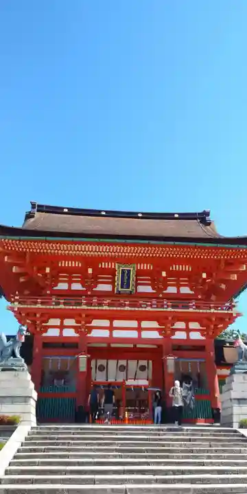 伏見稲荷大社の山門・神門