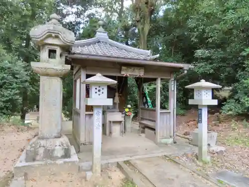 寳塔寺（宝塔寺）の末社・摂社