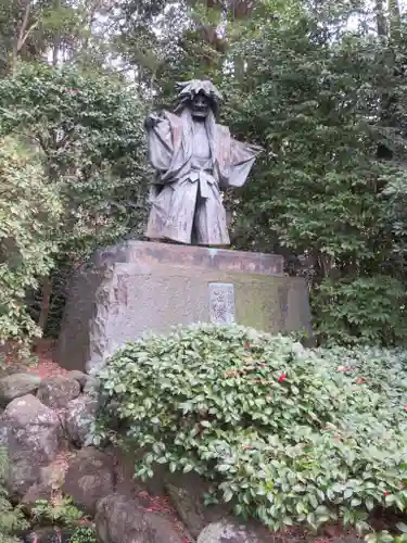 寒川神社の像