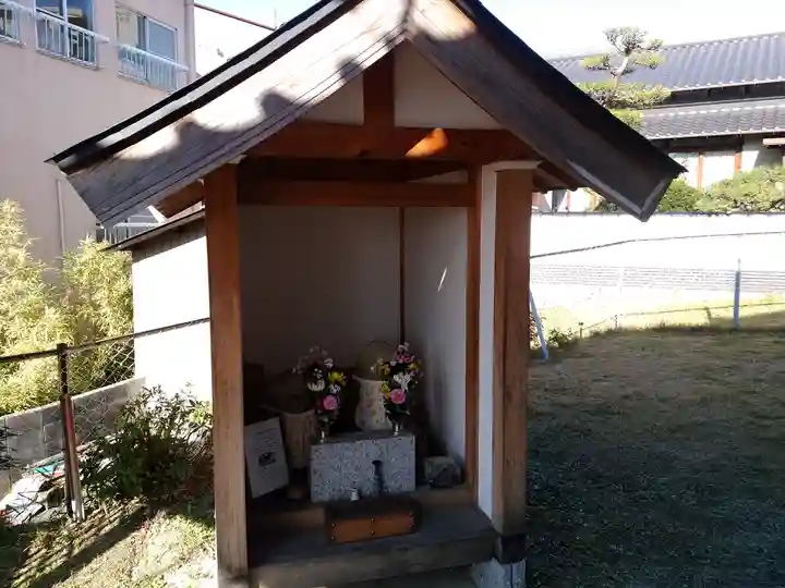 子安地蔵堂の末社・摂社