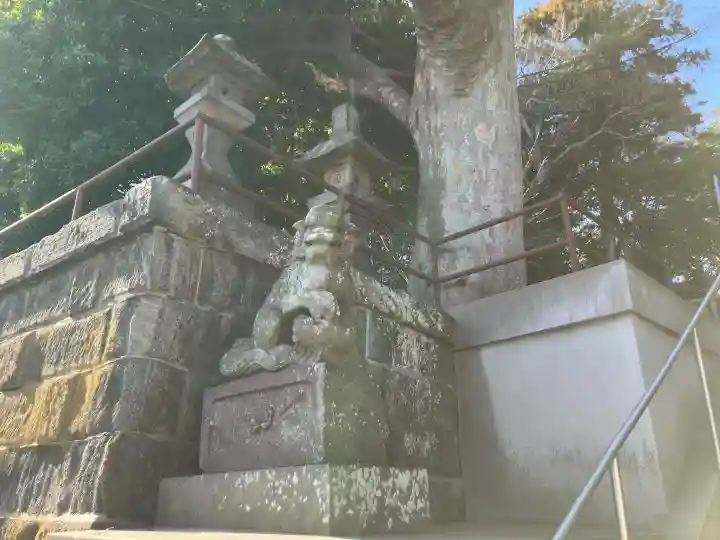 諏訪神社の{uncategorized: "未分類", other: "その他", undefined: "問題あり", building: "その他建物", grave: "お墓", sacred_gate: "鳥居", guardian: "狛犬", statue: "像", buddha: "仏像", history: "歴史", nature: "自然", garden: "庭園", animal: "動物", pagoda: "塔", temizu: "手水舎", mountain_gate: "山門・神門", sanctuary: "本殿・本堂", subordinate: "末社・摂社", art: "芸術", scenery: "景色", jizo: "地蔵", ema: "絵馬", goshuin: "御朱印", omikuji: "おみくじ", items: "授与品その他", amulet: "お守り", goshuincho: "御朱印帳", eats: "食事", festival: "お祭り", votive_dance: "神楽", shichigosan: "七五三参", wedding: "結婚式", experience: "体験その他", initially: "初詣", around: "周辺", anti_infection: "感染症対策"}