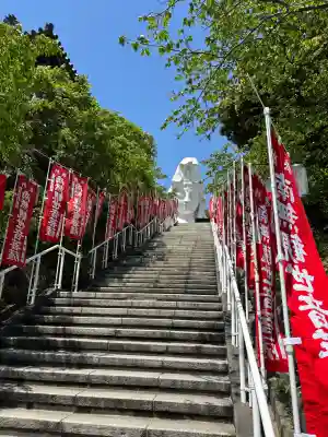 大船観音寺の{uncategorized: "未分類", other: "その他", undefined: "問題あり", building: "その他建物", grave: "お墓", sacred_gate: "鳥居", guardian: "狛犬", statue: "像", buddha: "仏像", history: "歴史", nature: "自然", garden: "庭園", animal: "動物", pagoda: "塔", temizu: "手水舎", mountain_gate: "山門・神門", sanctuary: "本殿・本堂", subordinate: "末社・摂社", art: "芸術", scenery: "景色", jizo: "地蔵", ema: "絵馬", goshuin: "御朱印", omikuji: "おみくじ", items: "授与品その他", amulet: "お守り", goshuincho: "御朱印帳", eats: "食事", festival: "お祭り", votive_dance: "神楽", shichigosan: "七五三参", wedding: "結婚式", experience: "体験その他", initially: "初詣", around: "周辺", anti_infection: "感染症対策"}