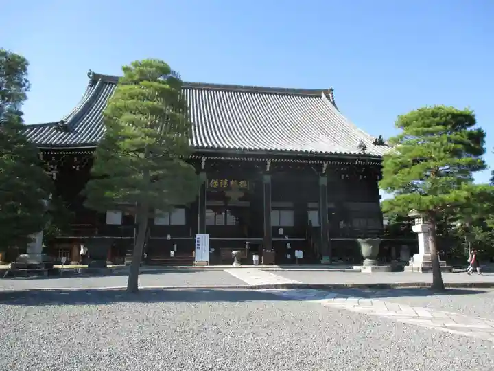 清凉寺の本殿・本堂