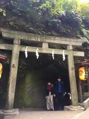 銭洗弁財天宇賀福神社の鳥居