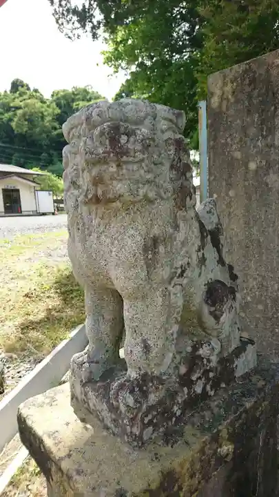 紫神社の狛犬