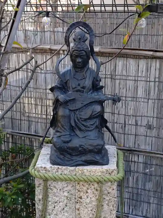 駒込妙義神社の{uncategorized: "未分類", other: "その他", undefined: "問題あり", building: "その他建物", grave: "お墓", sacred_gate: "鳥居", guardian: "狛犬", statue: "像", buddha: "仏像", history: "歴史", nature: "自然", garden: "庭園", animal: "動物", pagoda: "塔", temizu: "手水舎", mountain_gate: "山門・神門", sanctuary: "本殿・本堂", subordinate: "末社・摂社", art: "芸術", scenery: "景色", jizo: "地蔵", ema: "絵馬", goshuin: "御朱印", omikuji: "おみくじ", items: "授与品その他", amulet: "お守り", goshuincho: "御朱印帳", eats: "食事", festival: "お祭り", votive_dance: "神楽", shichigosan: "七五三参", wedding: "結婚式", experience: "体験その他", initially: "初詣", around: "周辺", anti_infection: "感染症対策"}