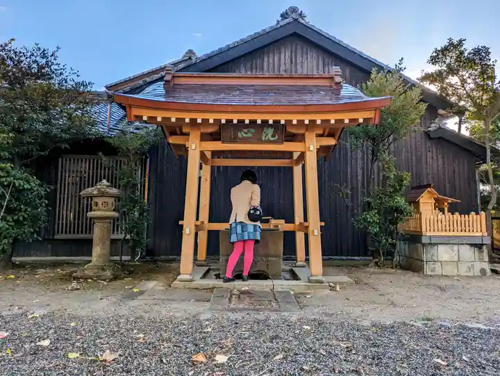 深田神社の手水舎