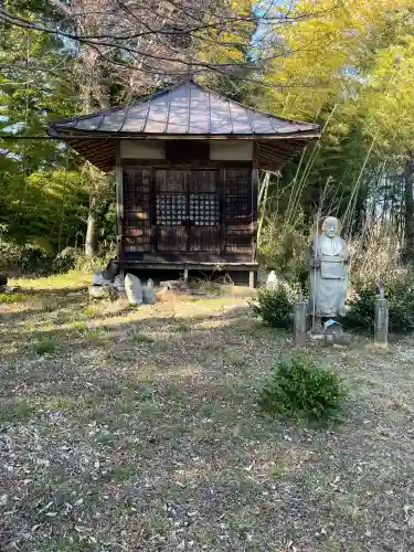 善光寺の{uncategorized: "未分類", other: "その他", undefined: "問題あり", building: "その他建物", grave: "お墓", sacred_gate: "鳥居", guardian: "狛犬", statue: "像", buddha: "仏像", history: "歴史", nature: "自然", garden: "庭園", animal: "動物", pagoda: "塔", temizu: "手水舎", mountain_gate: "山門・神門", sanctuary: "本殿・本堂", subordinate: "末社・摂社", art: "芸術", scenery: "景色", jizo: "地蔵", ema: "絵馬", goshuin: "御朱印", omikuji: "おみくじ", items: "授与品その他", amulet: "お守り", goshuincho: "御朱印帳", eats: "食事", festival: "お祭り", votive_dance: "神楽", shichigosan: "七五三参", wedding: "結婚式", experience: "体験その他", initially: "初詣", around: "周辺", anti_infection: "感染症対策"}