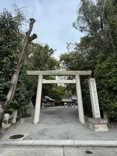高座結御子神社（熱田神宮摂社）の{uncategorized: "未分類", other: "その他", undefined: "問題あり", building: "その他建物", grave: "お墓", sacred_gate: "鳥居", guardian: "狛犬", statue: "像", buddha: "仏像", history: "歴史", nature: "自然", garden: "庭園", animal: "動物", pagoda: "塔", temizu: "手水舎", mountain_gate: "山門・神門", sanctuary: "本殿・本堂", subordinate: "末社・摂社", art: "芸術", scenery: "景色", jizo: "地蔵", ema: "絵馬", goshuin: "御朱印", omikuji: "おみくじ", items: "授与品その他", amulet: "お守り", goshuincho: "御朱印帳", eats: "食事", festival: "お祭り", votive_dance: "神楽", shichigosan: "七五三参", wedding: "結婚式", experience: "体験その他", initially: "初詣", around: "周辺", anti_infection: "感染症対策"}